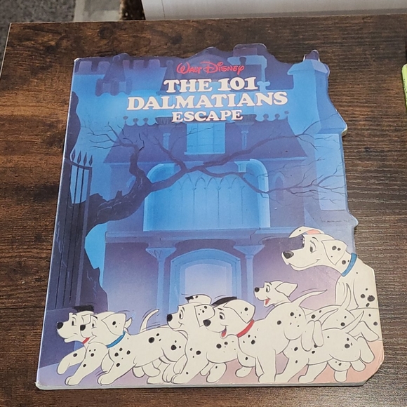 Lot of 4 vintage Walt Disney books. - Picture 7 of 13